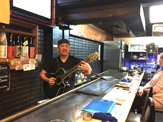 HIdeki playing Blackbird at Teppan Tavern Tenamonya