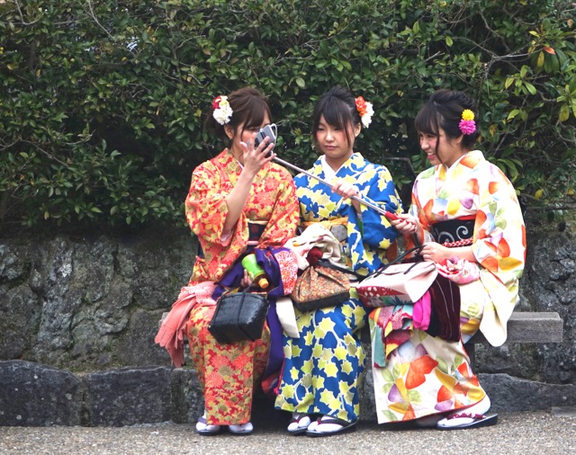 Kimono selfies