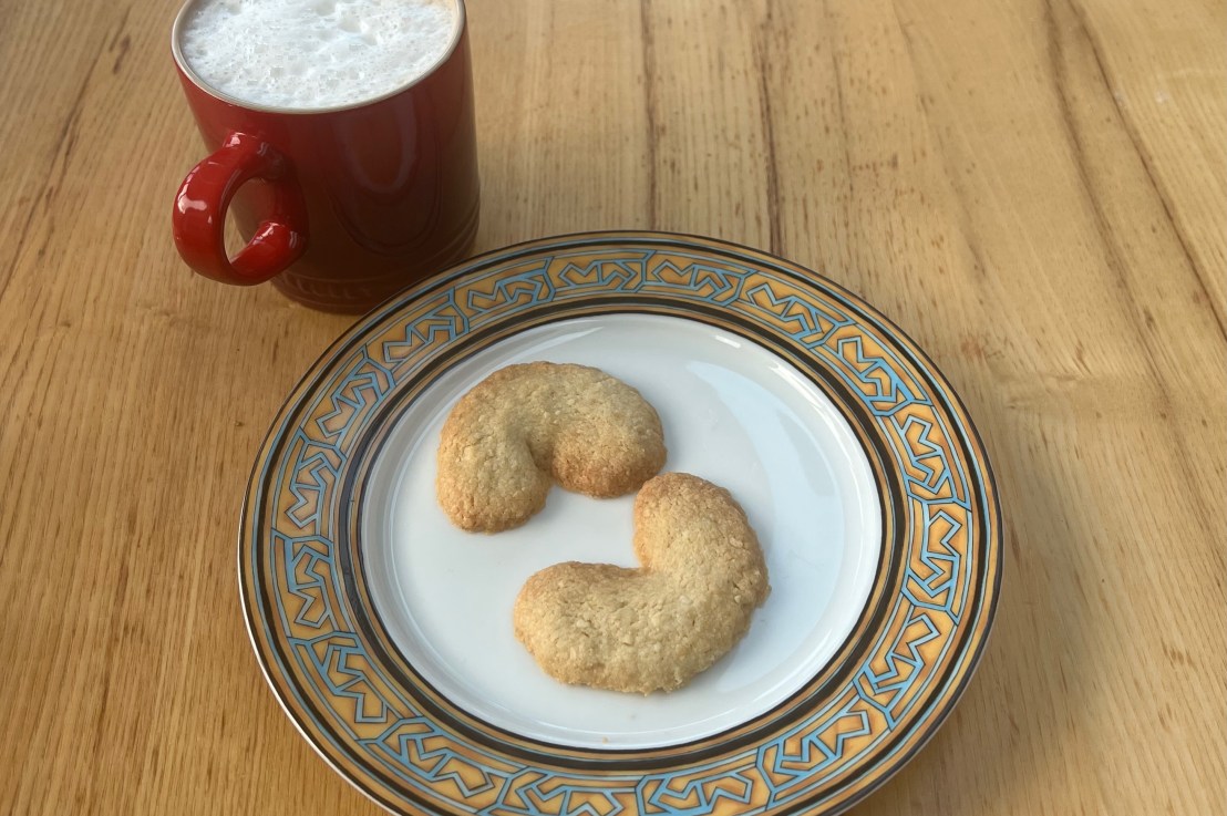 Around the world in 80 bakes, no.79: Vanillekipferl, Viennese crescent biscuits