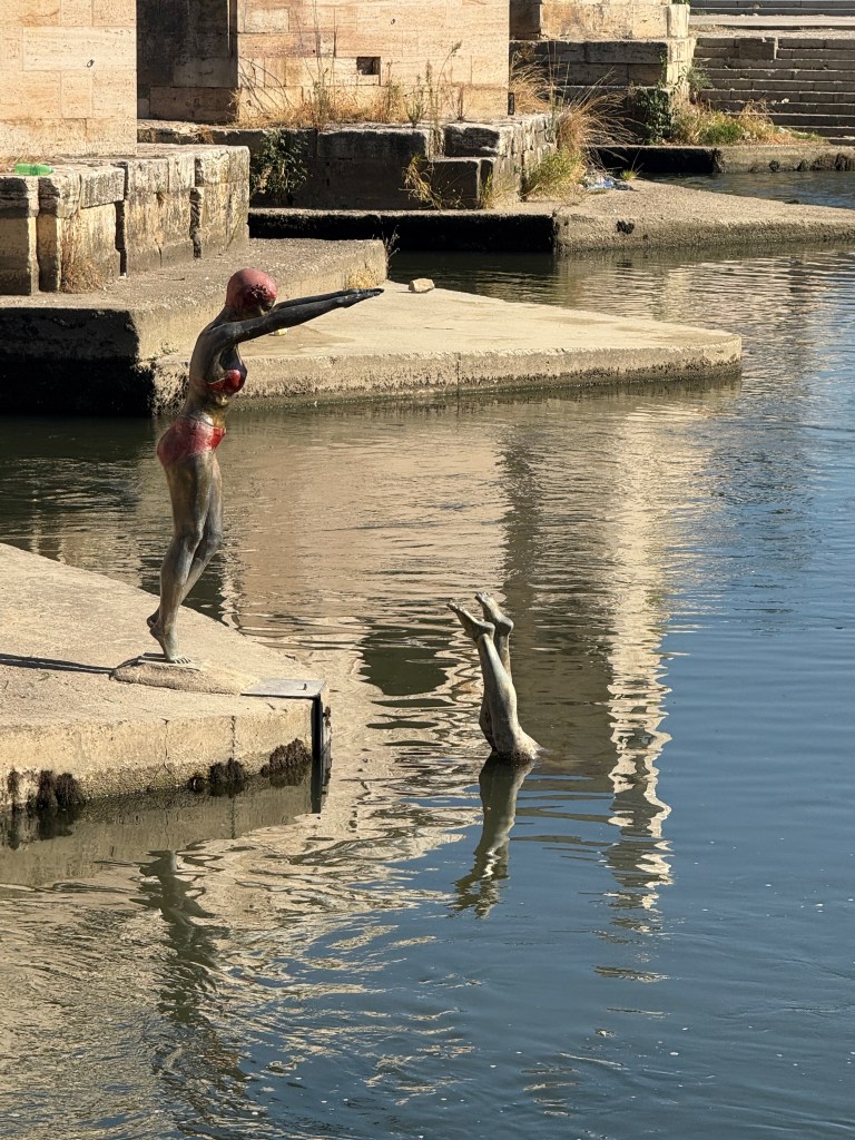 Divers by the pillars of the Stone Bridge